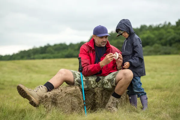 Aile trekking — Stok fotoğraf