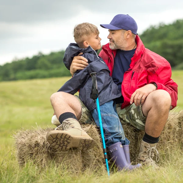 Aile trekking — Stok fotoğraf