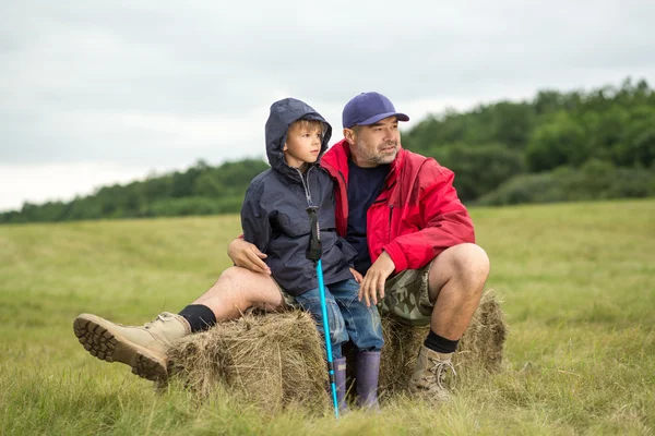 Aile trekking — Stok fotoğraf