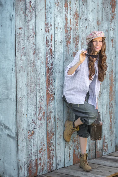 Reise-Mädchen im Hipster-Stil — Stockfoto