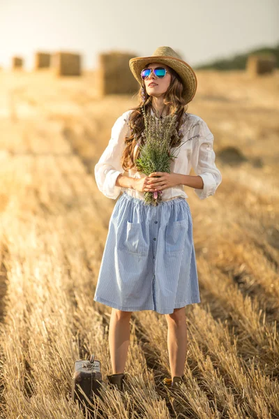 Beleza menina romântica ao ar livre — Fotografia de Stock