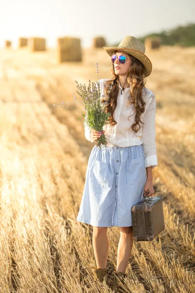 Belleza romántica chica al aire libre — Foto de Stock