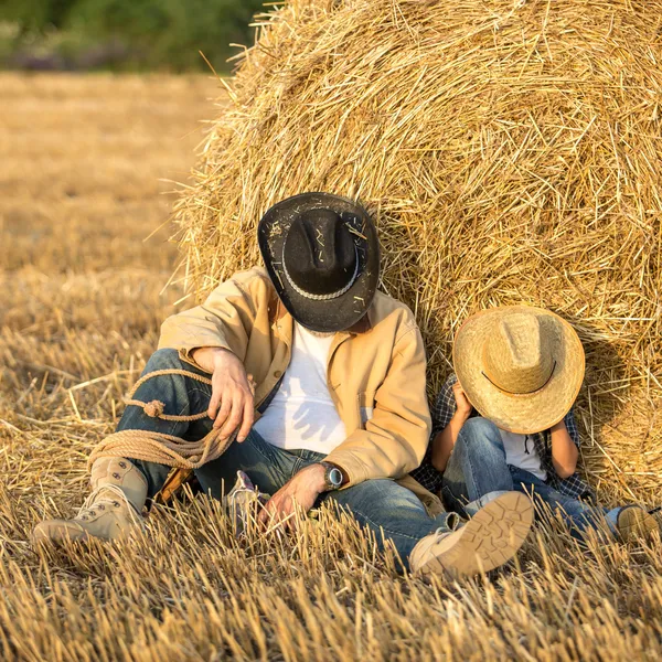 Lindo retrato divertido de padre e hijo — Foto de Stock