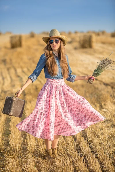 Beleza mulher viajante romântico — Fotografia de Stock