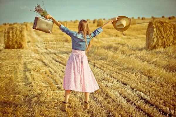 Viajante feliz com mala — Fotografia de Stock