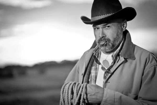 Man in hat in autumn — Stock Photo, Image