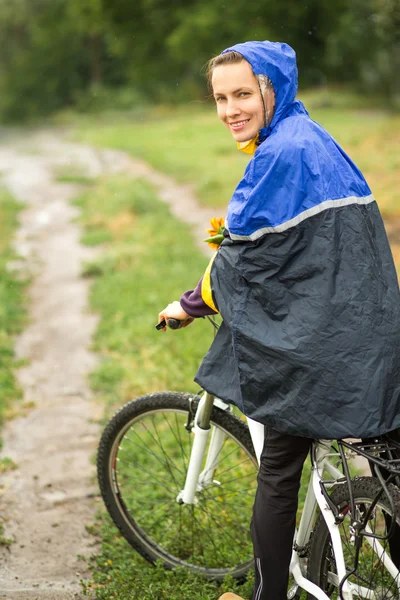 Autunno ragazza in bicicletta — Foto Stock