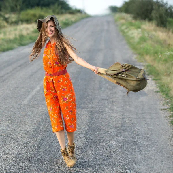 Mooie jonge hipster vrouw — Stockfoto