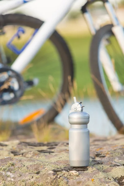 Wasserflasche aus Kunststoff — Stockfoto