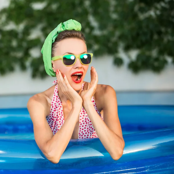 Beauty surprised retro woman — Stock Photo, Image