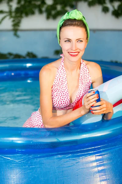 Beauty woman with a beverage — Stock Photo, Image