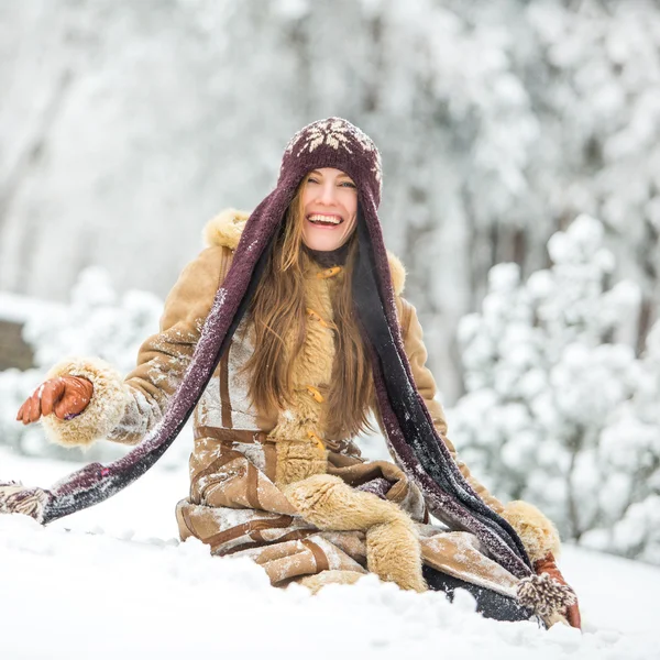 Divertimento, neve, donna invernale — Foto Stock