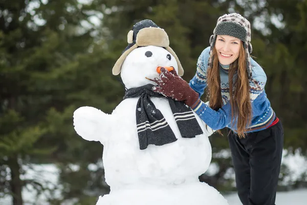 Inverno divertente donna — Foto Stock