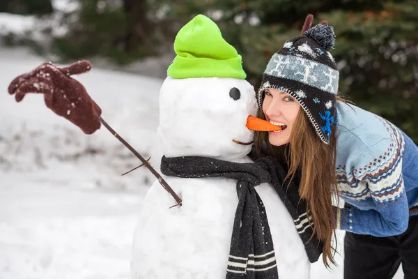 Mujer divertida invierno —  Fotos de Stock