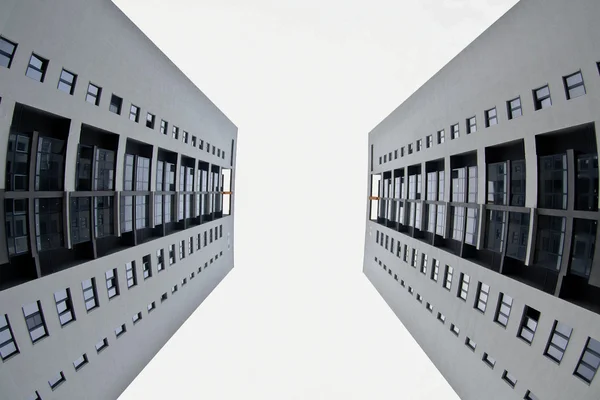 gökyüzüne karşı