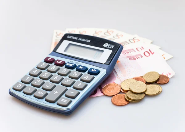 Kalkulator, Euro Catatan Dan Euro koin terisolasi pada putih — Stok Foto
