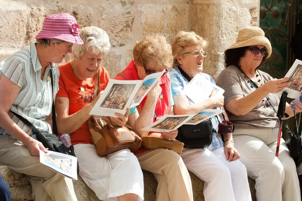Olgun kadın turist grup