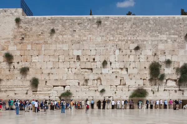 Les gens prient sur le mur occidental, Jérusalem — Photo