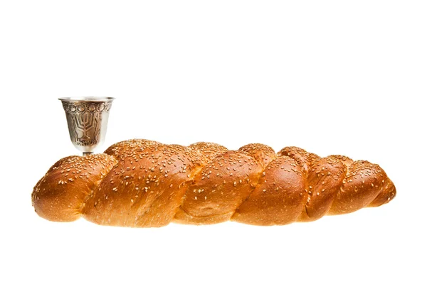 Challah and Kiddush cup — Stock Photo, Image