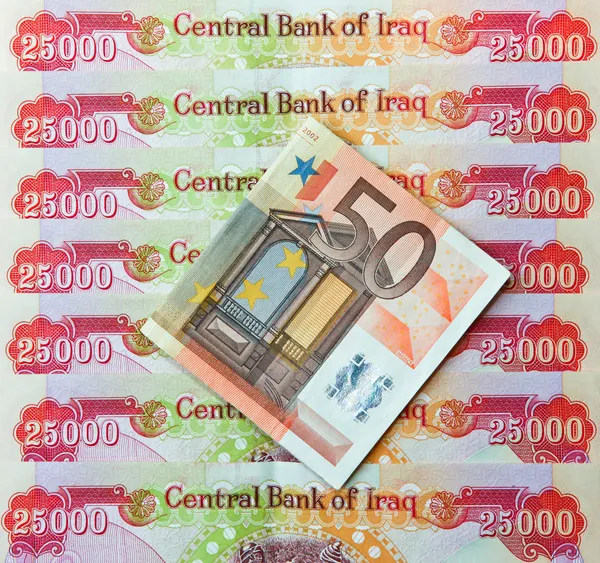 Irakische Dinare und Fünfzig-Euro-Schein — Stockfoto