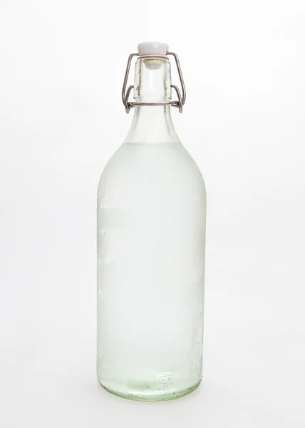 Garrafa de vidro de água — Fotografia de Stock