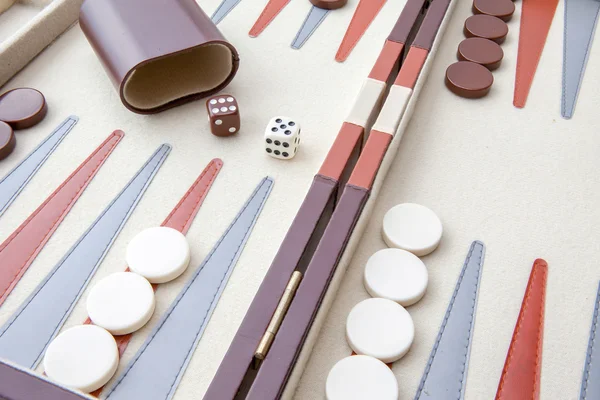 Juego de backgammon con dados —  Fotos de Stock