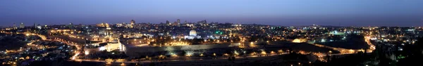 Панорамний вид на Єрусалим ніч — стокове фото