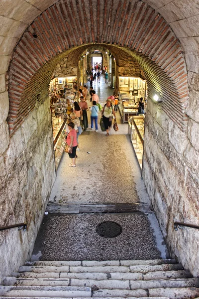 Underground market split — Stock Photo, Image