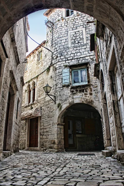 dar taş sokak