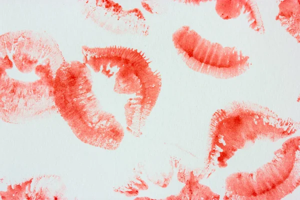 Red female lip prints on white background. Girly kisses, lipstick prints flatly. — Stockfoto