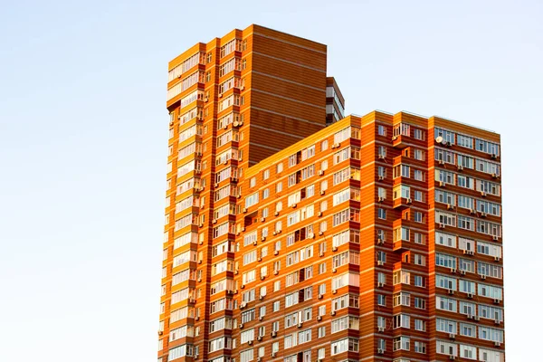 Kiev Ucrânia Maio 2020 Edifício Apartamentos Altos Tijolo Vermelho Alto — Fotografia de Stock