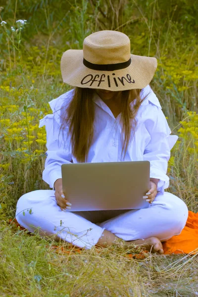 Girl Straw Hat Text Offline White Clothing Sitting Glade Lawn — Stock Fotó