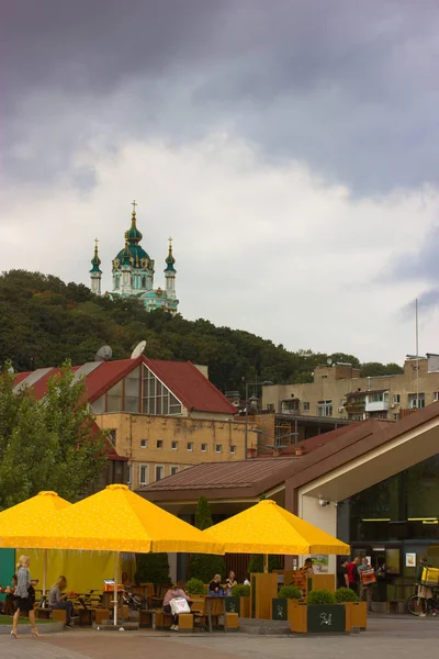 Kijev Ukrajna 2021 Július Mcdonald Gyorsétterem Külseje Sárga Esernyők Odakint — Stock Fotó