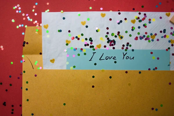 Milostný Dopis Hnědá Obálka Textem Valentýna Miluji Poznámka Uvnitř Červeném — Stock fotografie