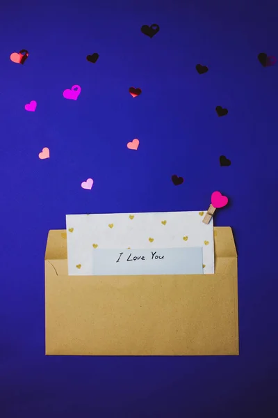 Milostný Dopis Hnědá Obálka Textem Valentýna Který Miluju Uvnitř Modrém — Stock fotografie