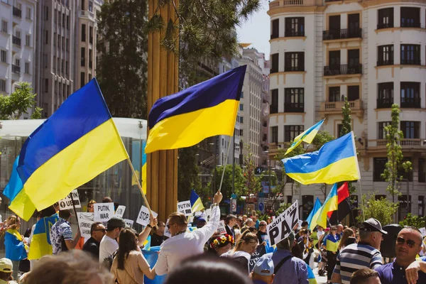 Madrid Spain May 2022 People Rally Support Ukraine Affected Russia — Fotografia de Stock