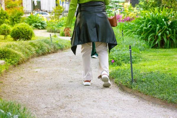 Woman Strolling Alone Winding Dirt Path City Park Amidst Lush — Photo