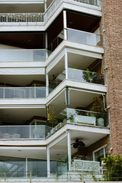 Madrid España Mayo 2022 Fachada Edificio Residencial Moderno Con Balcones —  Fotos de Stock