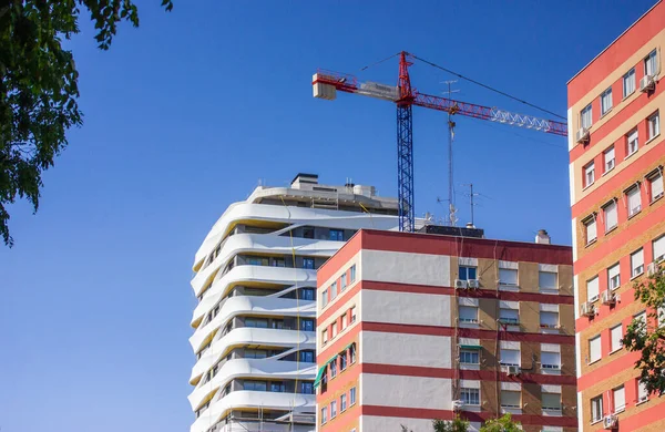 Modern White Building Construction Site Construction Crane Blue Sky Housing — Zdjęcie stockowe