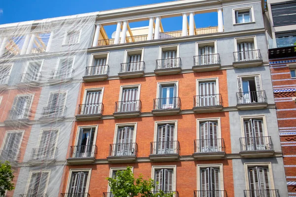 Madrid Espanha Junho 2022 Restauração Edifício Antigo Fachada Edifício Residencial — Fotografia de Stock