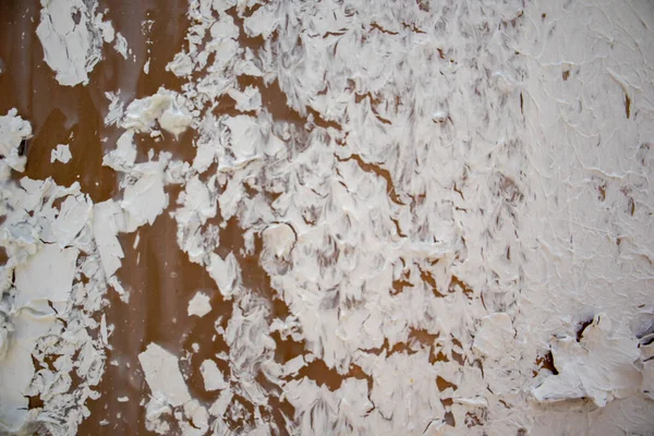 Абстрактная Текстура Фона Белой Стены Шелушащейся Краской Полуразрушенная Поверхность Нуждается — стоковое фото