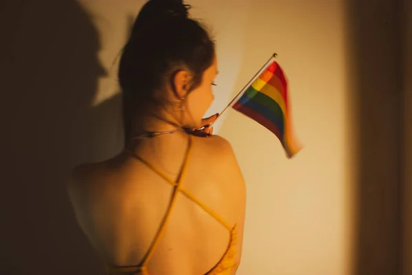 Mooie Gezichtloze Vrouw Meisje Met Lgbt Vlag Hand Die Pride — Stockfoto