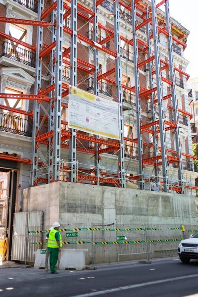 Madrid Spanya Mayıs 2022 Bir Apartmanın Yenilenmesi Dış Görünüşü Dış — Stok fotoğraf