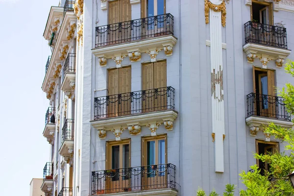 Madrid Espanha Junho 2022 Fachada Canto Prédio Apartamentos Casa Residencial — Fotografia de Stock