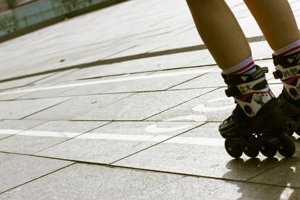 Kiev Ucrânia Maio 2021 Rollerblading Patinação Rolo Extrema Patins Deslizando — Fotografia de Stock