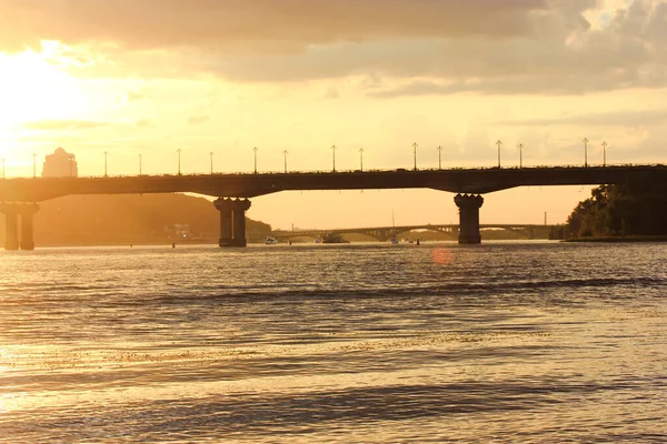 Car Bridge Silhouette Sunset Dusk Evening Twilight Yellow Cloudy Sky — Stockfoto