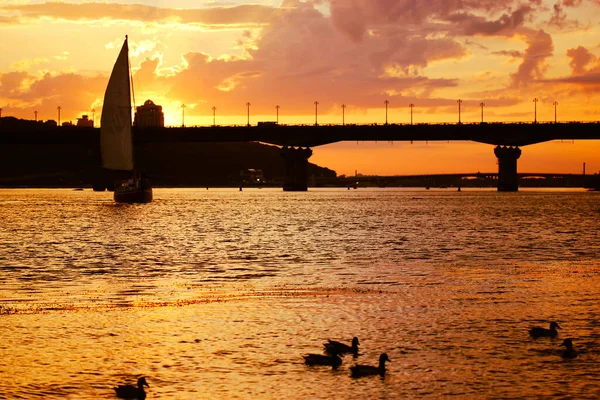 Kyiv Ukraine June 2021 Sailing Yacht Sailboat River Sunset Orange — Stockfoto