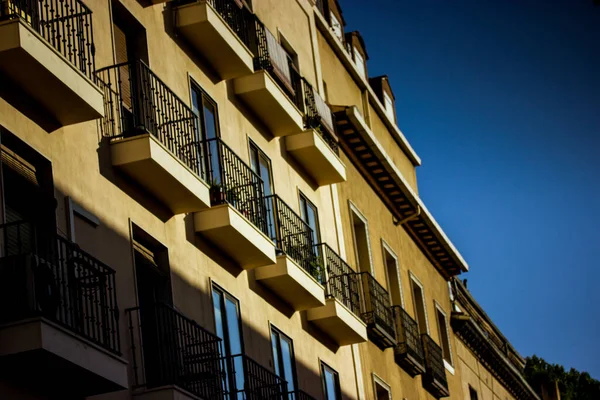 Facade Old Apartment Building Contrasting Shadows Blue Sky Urban European — 스톡 사진