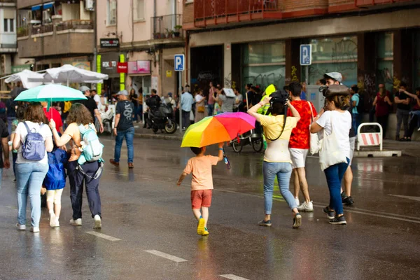 Madrid Spain August 2022 Crowd People Walk Rain Downpour City — Foto Stock