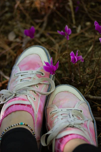 Madrid Spain September 2022 Stylish Girl Pink Sneakers Sitting Purple - Stock-foto